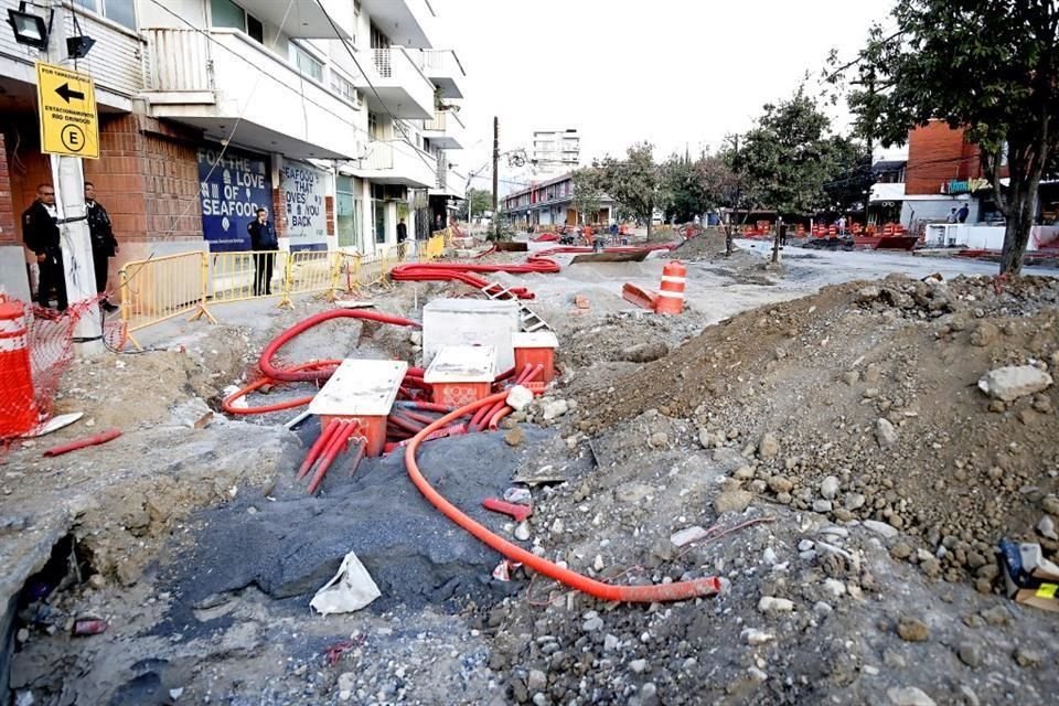 Una vez que esté lista Orinoco, el camión gratuito circulará por esta vía. Así luce actualmente en su cruce con Tamazunchale y Río Colorado pero aseguran que el paso estará listo este mes.