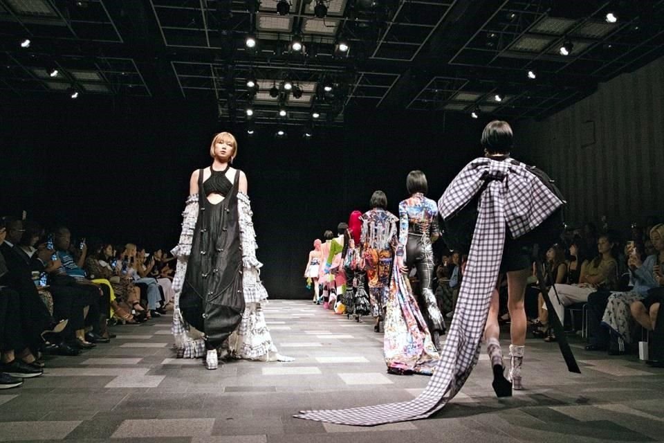 ©CEDIM presentando  en Tokyo Fashion Week  SS 202.