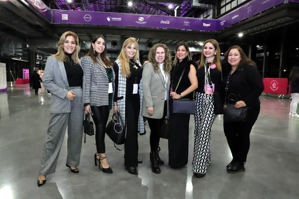 Gaby Hernández, Danya Chapa, Norma Contreras, Delia Ochoa, Rocío García, Alicia Carranza y Lucy Taja de Fernández