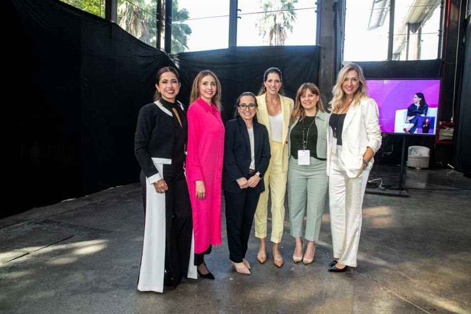 Zaira Zepeda, Sandra Monroy, Adriana Perea, Luciana Herrmann, Ana Paula Cantú y María Ariza