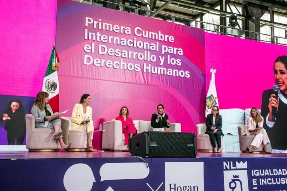 Ana Paula Cantú, Luciana Herrmann, Sandra Monroy, Zaira Zepeda, Adriana Perea y María Ariza