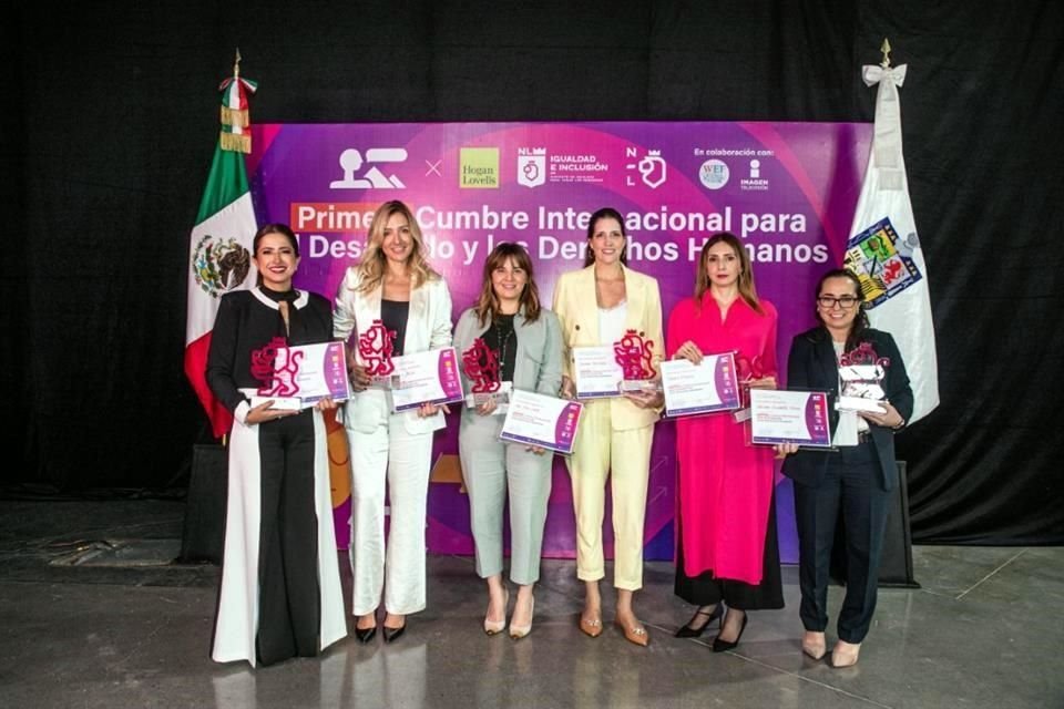 Zaira Zepeda, María Ariza, Ana Paula Cantú, Luciana Herrmann, Sandra Monroy y Adriana Perea