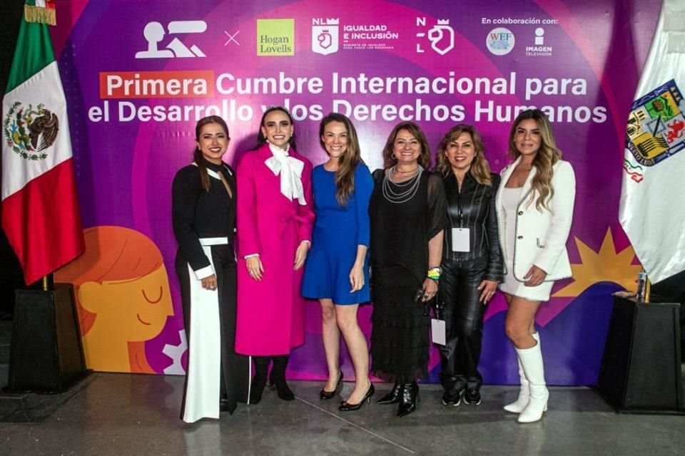 Zaira Zepeda, Altagracia Gómez, Terry Gutiérrez, Magdalena Nicolini, Blanca Estela Pérez y Fabiola Ortiz