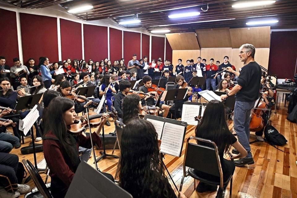 Ensayo del concierto 'Luces de Navidad', esta semana en  una de las salas de la Escuela Superior de Música y Danza de Monterrey