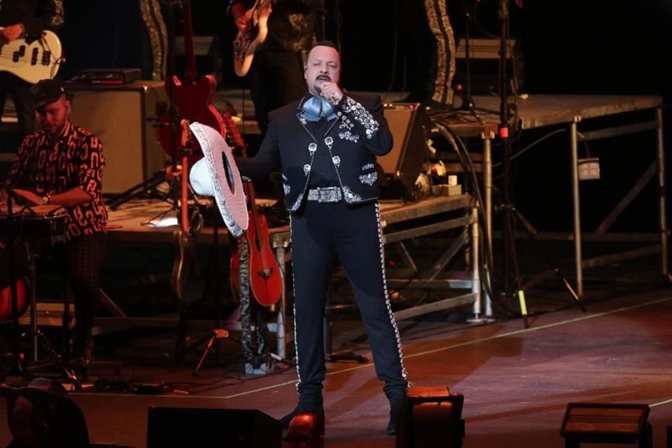 Otro artista anunciado para el evento fue el célebre cantante Pepe Aguilar.