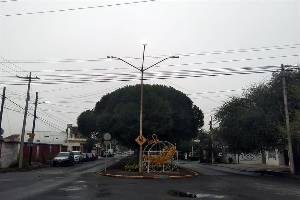 Algunas luminarias en calles y avenidas de la Anáhuac no están funcionando.