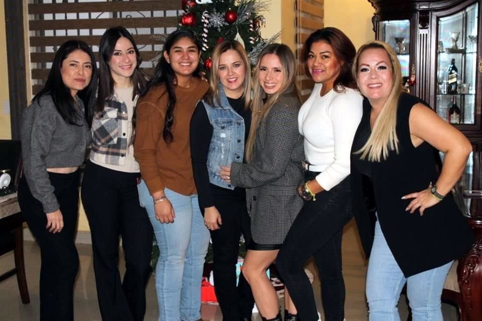 Roxana Tello, Cynthia González, Alessandra Guzmán, Mariana Terrezas, Elsy Arce, Daisy Castillo y Dulce Toy