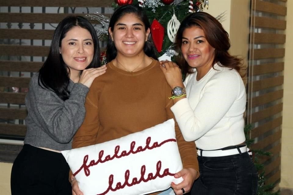 Roxana Tello, Alessandra Guzmán y Daisy Castillo