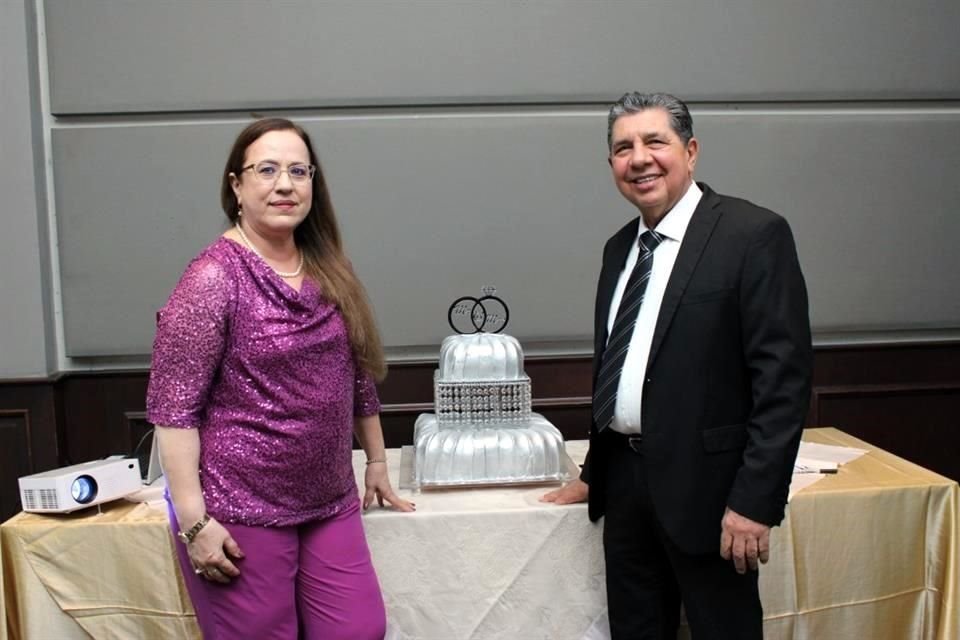 Ana Elva Lozano y Ramiro González Martínez