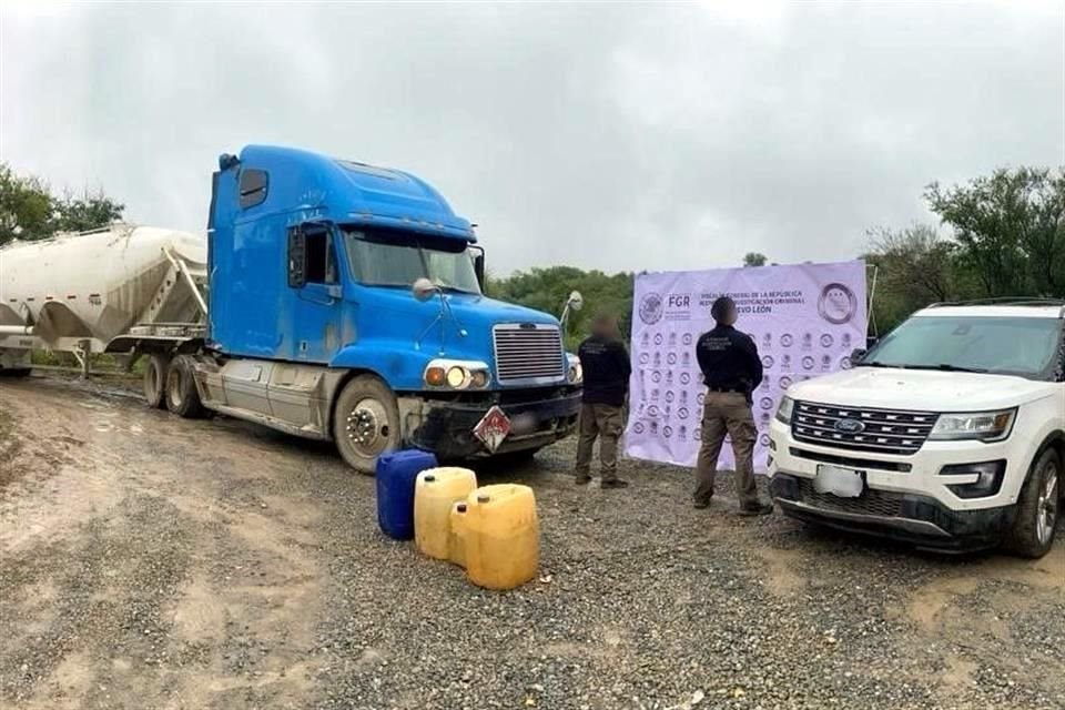 En la bodega cateada las autoridades decomisaron 28 mil litros de hidrocarburo, presuntamente robado.