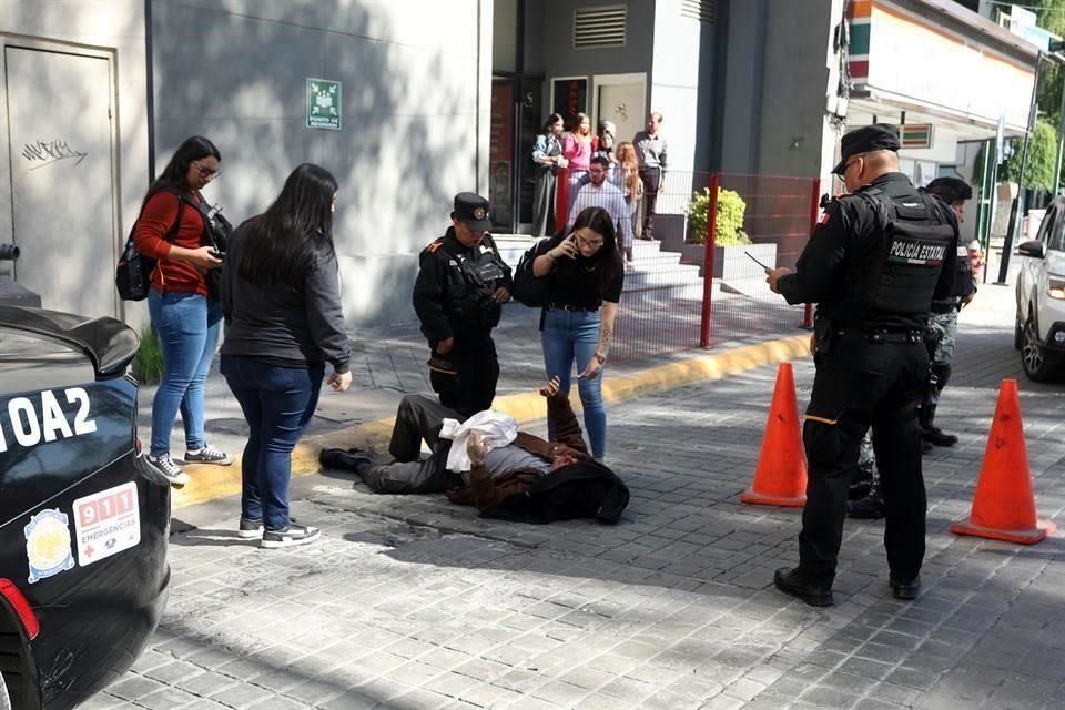 De acuerdo con un testigo, Saúl venía caminando y de repente se tambaleó.