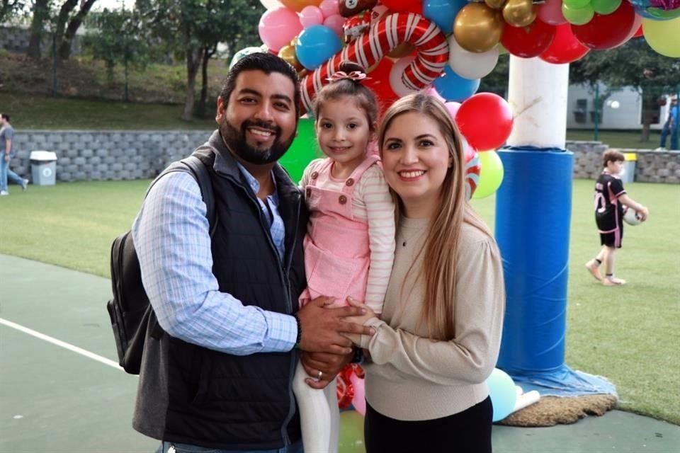 Ramiro Salazar, Victoria Salazar y Sonia Ortiz