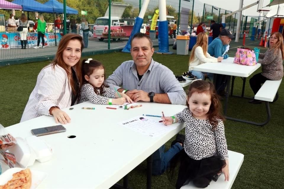 Pamela Arizpe, Aitana Tapia, Adrián Tapia y Alana Tapia