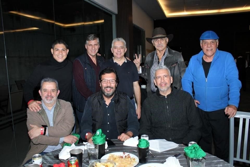 Miguel González,Manuel Ventosa, Alberto Balderas, Hugo García, Felipe Álvarez, Romeo Balderas, Marco Flores y Carlos Guerrero