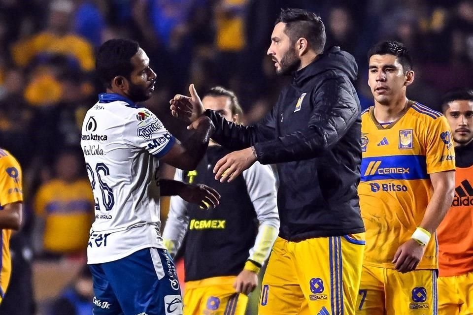 Gignac iría a la banca ante Pumas.