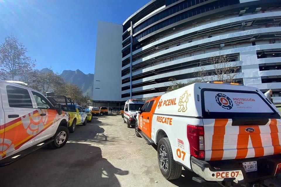 Cinco trabajadores fallecieron tras la caída de un elevador, aparentemente desde el quinto piso de la Plaza Sikara.