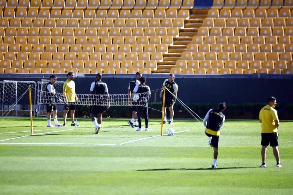 Tigres entrenó este sábado en el Estadio Universitario de cara a la vuelta de la Semifinal ante Pumas, en la que buscará avanzar a la serie por el título.