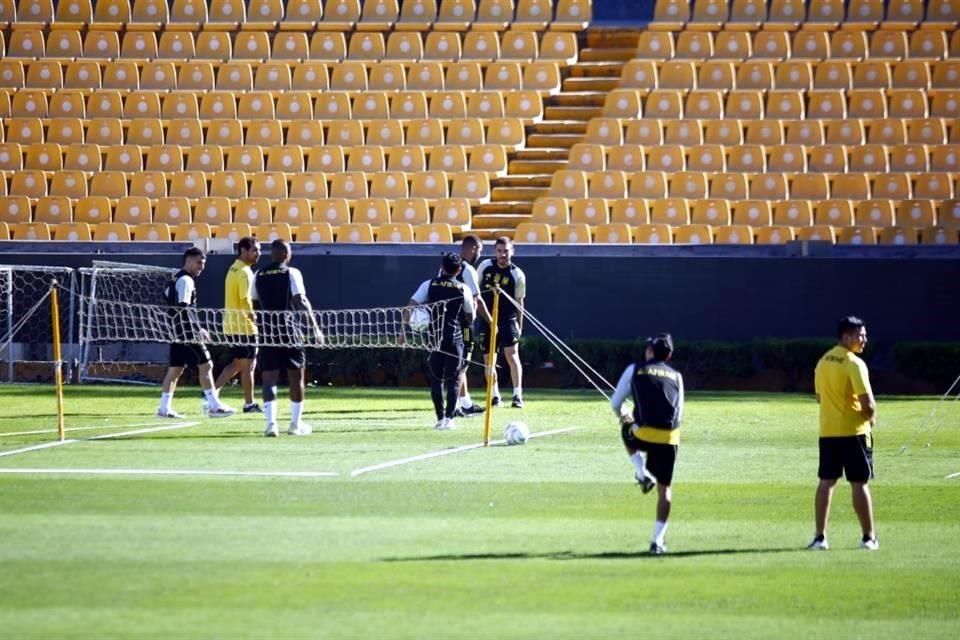 Tigres entrenó este sábado en el Estadio Universitario de cara a la vuelta de la Semifinal ante Pumas, en la que buscará avanzar a la serie por el título.