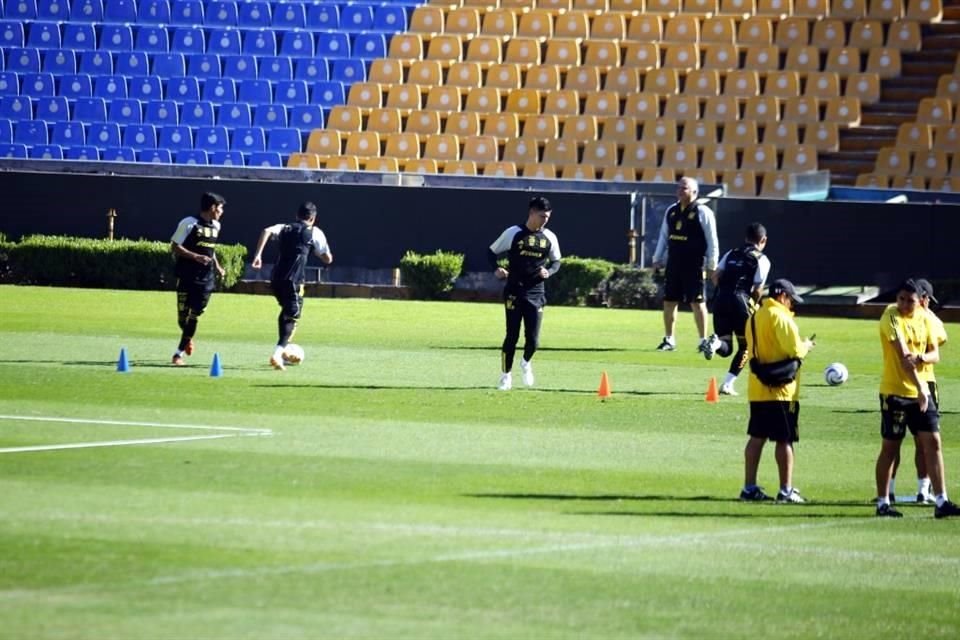 Tigres entrenó este sábado en el Estadio Universitario de cara a la vuelta de la Semifinal ante Pumas, en la que buscará avanzar a la serie por el título.