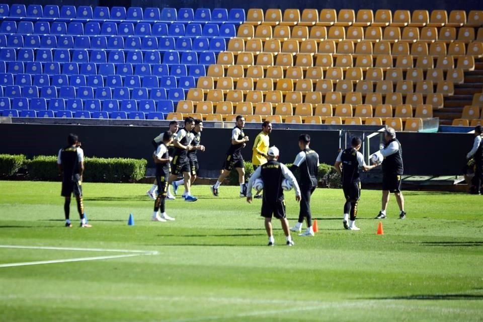 Tigres entrenó este sábado en el Estadio Universitario de cara a la vuelta de la Semifinal ante Pumas, en la que buscará avanzar a la serie por el título.