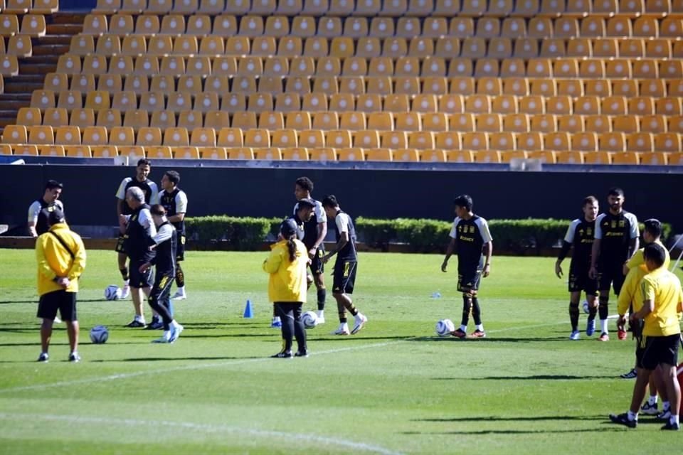 Tigres entrenó este sábado en el Estadio Universitario de cara a la vuelta de la Semifinal ante Pumas, en la que buscará avanzar a la serie por el título.