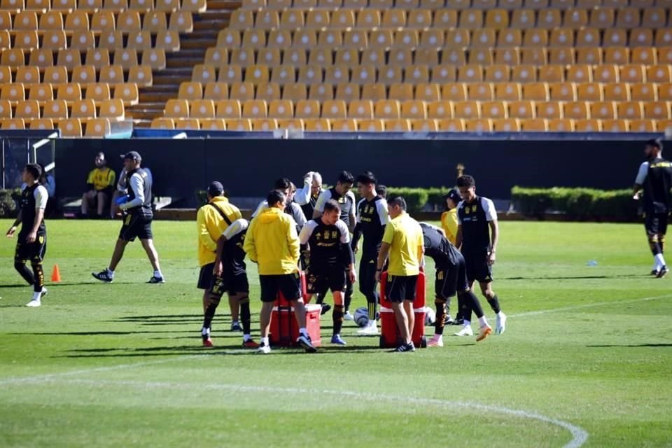 Tigres entrenó este sábado en el Estadio Universitario de cara a la vuelta de la Semifinal ante Pumas, en la que buscará avanzar a la serie por el título.