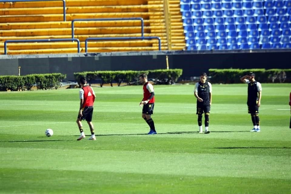 Tigres entrenó este sábado en el Estadio Universitario de cara a la vuelta de la Semifinal ante Pumas, en la que buscará avanzar a la serie por el título.