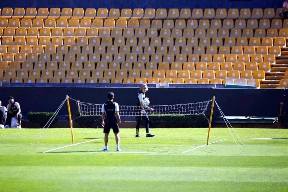 Tigres entrenó este sábado en el Estadio Universitario de cara a la vuelta de la Semifinal ante Pumas, en la que buscará avanzar a la serie por el título.