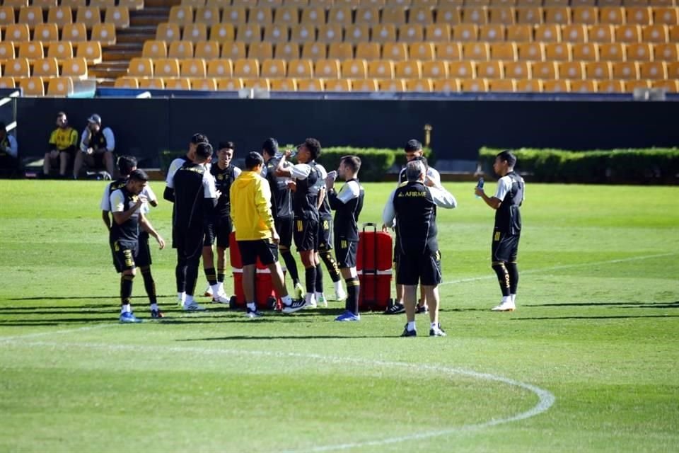 Tigres entrenó este sábado en el Estadio Universitario de cara a la vuelta de la Semifinal ante Pumas, en la que buscará avanzar a la serie por el título.