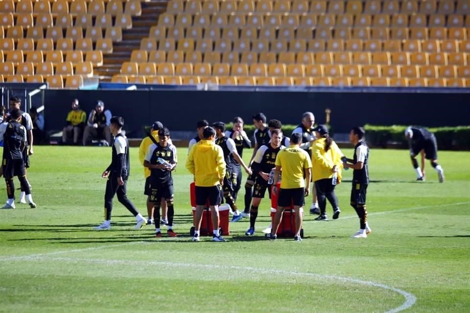 Tigres entrenó este sábado en el Estadio Universitario de cara a la vuelta de la Semifinal ante Pumas, en la que buscará avanzar a la serie por el título.