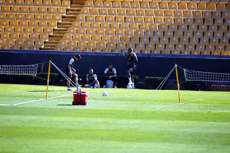 Tigres entrenó este sábado en el Estadio Universitario de cara a la vuelta de la Semifinal ante Pumas, en la que buscará avanzar a la serie por el título.