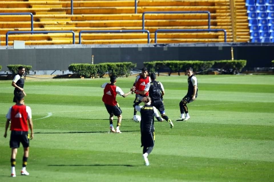 Tigres entrenó este sábado en el Estadio Universitario de cara a la vuelta de la Semifinal ante Pumas, en la que buscará avanzar a la serie por el título.