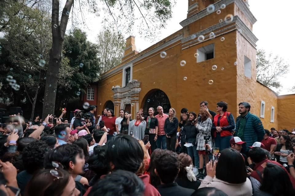 El acto se realizó en la Plaza Palomares en la Unidad Habitacional El Rosario.