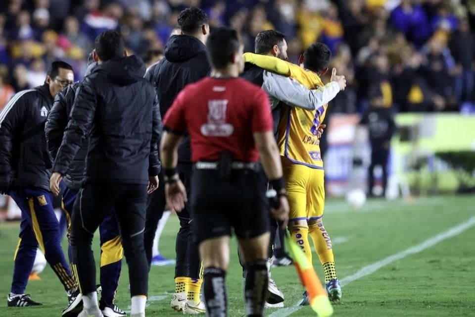 Juan Pablo Vigón igualó el encuentro y le regresó a Tigres la ventaja en el marcador global tras un disparo dentro del área.
