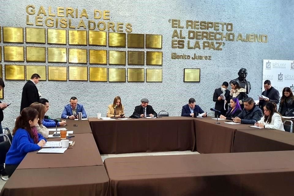 Legisladores locales del PAN y PRI defendieron las convocatorias y éstas se aprobaron por mayoría: los emecistas votaron en contra y los dos de Morena y el del PVEM, no estuvieron en la votación.