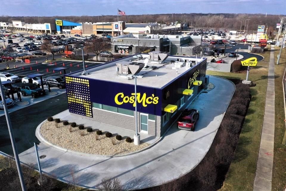 El menú del restaurante incluye bebidas frías y sándwiches personalizados.