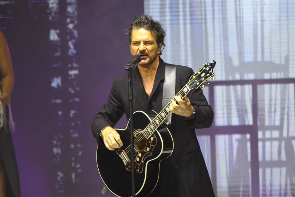 Arjona finalizó su gira 'Blanco y Negro' con presentaciones en Argentina y Chile.