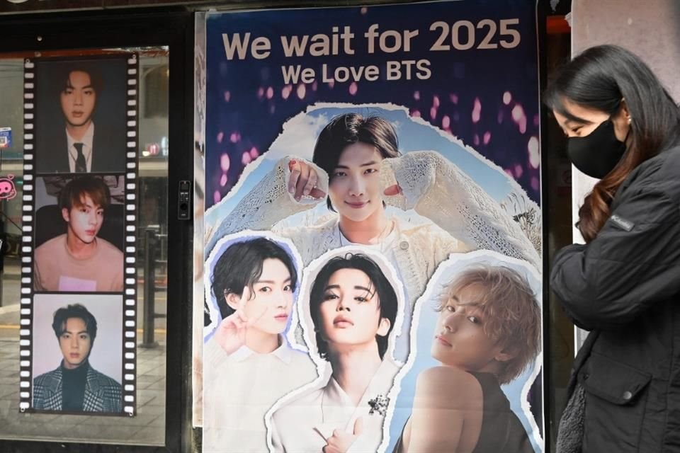 Los fans de BTS, mejor conocidas como ARMY, acapararon las calles de Corea del Sur con carteles en apoyo a la agrupación.