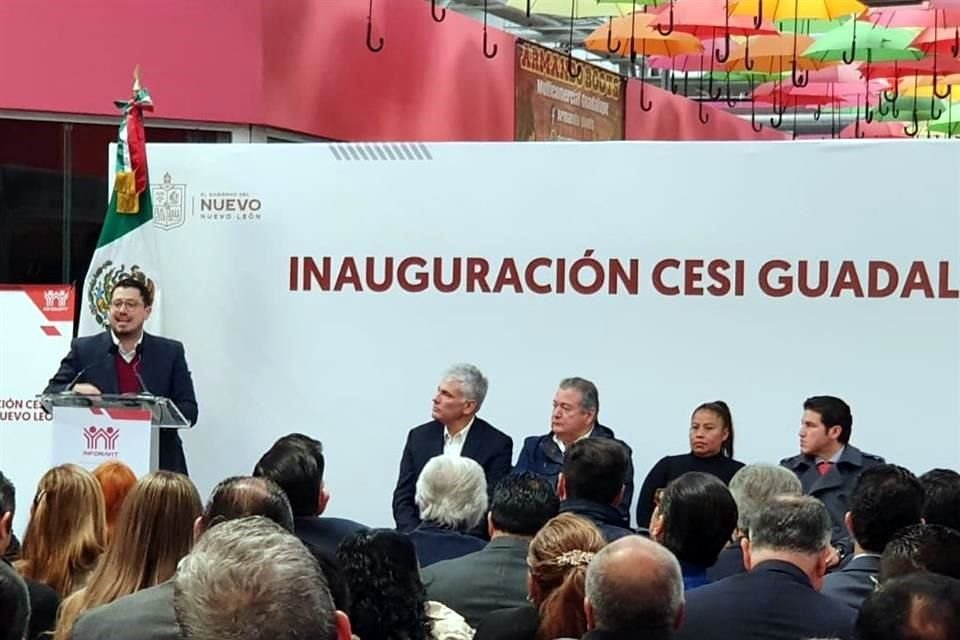 Durante el evento, estuvieron presentes el Gobernador Samuel García y el director nacional de Infonavit, Carlos Martínez.