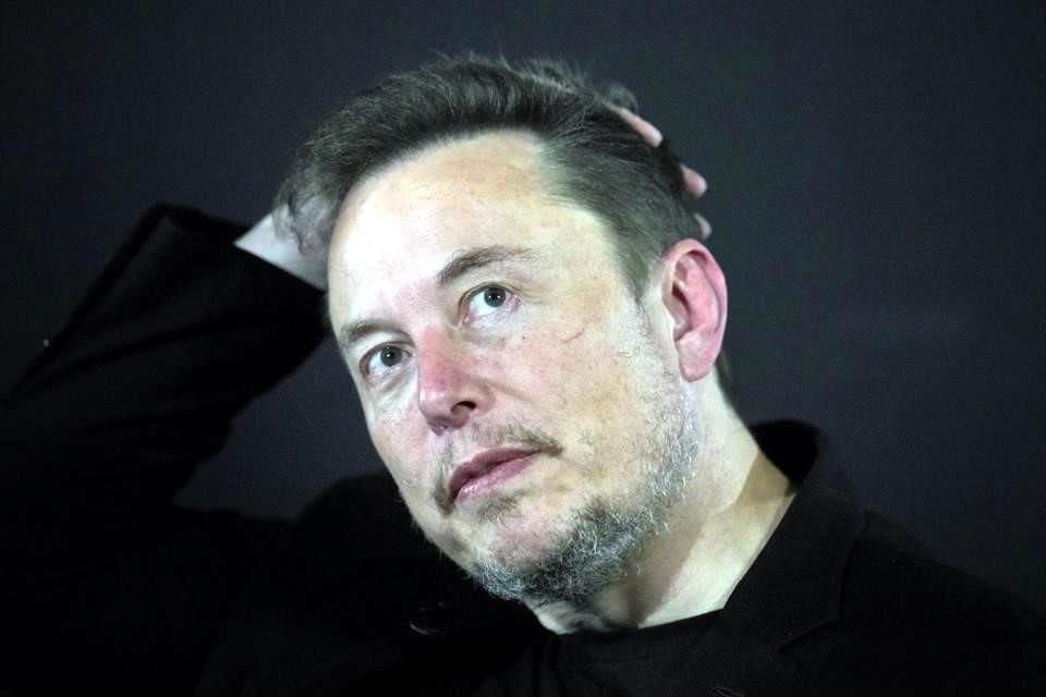 Argumentó que Tesla vale tanto como el resto de la industria de los automóviles combinada.