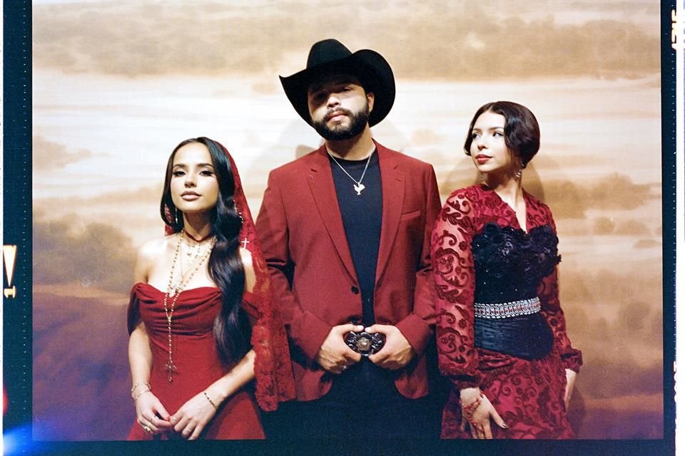 Lanza Becky G este miércoles el video de 'Por el Contrario', con Ángela y Leonardo Aguilar.