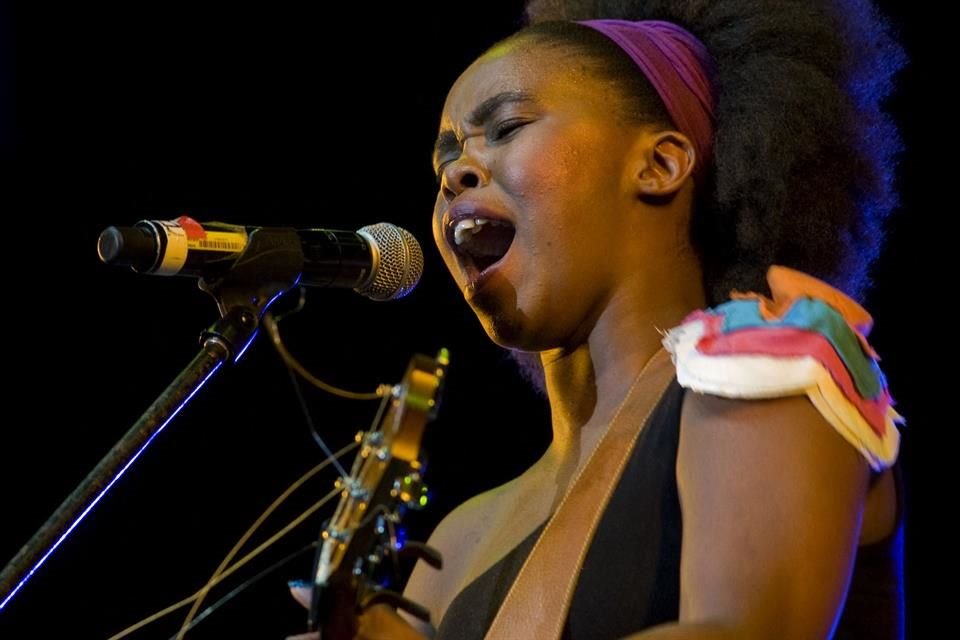 La famosa cantante sudafricana Zahara murió a los 36 años después de estar un mes hospitalizada.