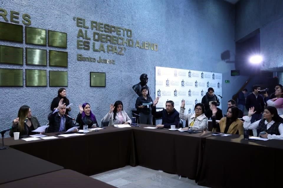 El 6 de febrero, la Comisión Anticorrupción pidió a los 5 integrantes que acudieran a ratificar su renuncia personalmente o no se daría por presentada.