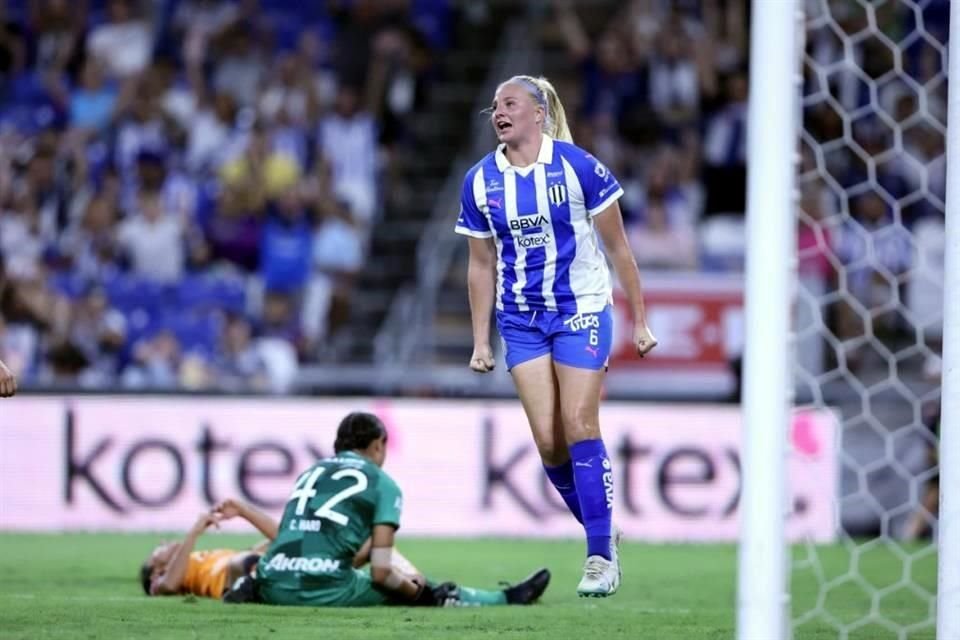 La estadounidense marcó 9 goles con la playera del Monterrey.