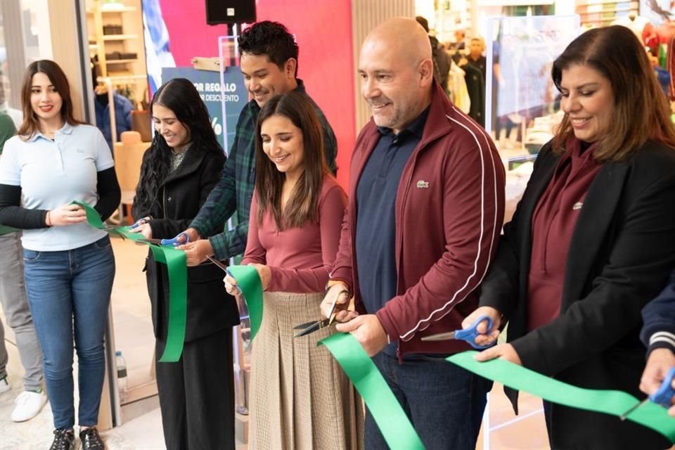 El evento de inauguración contó con la presencia de destacadas figuras en la escena de la moda y el estilo de vida.