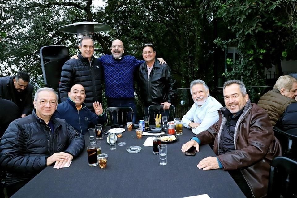 Francisco Guerrero, Roberto Medina, Jesús Dillon, Marcial Herrera, Roberto Colyer, Homero Cañamar y Juan Ángel González