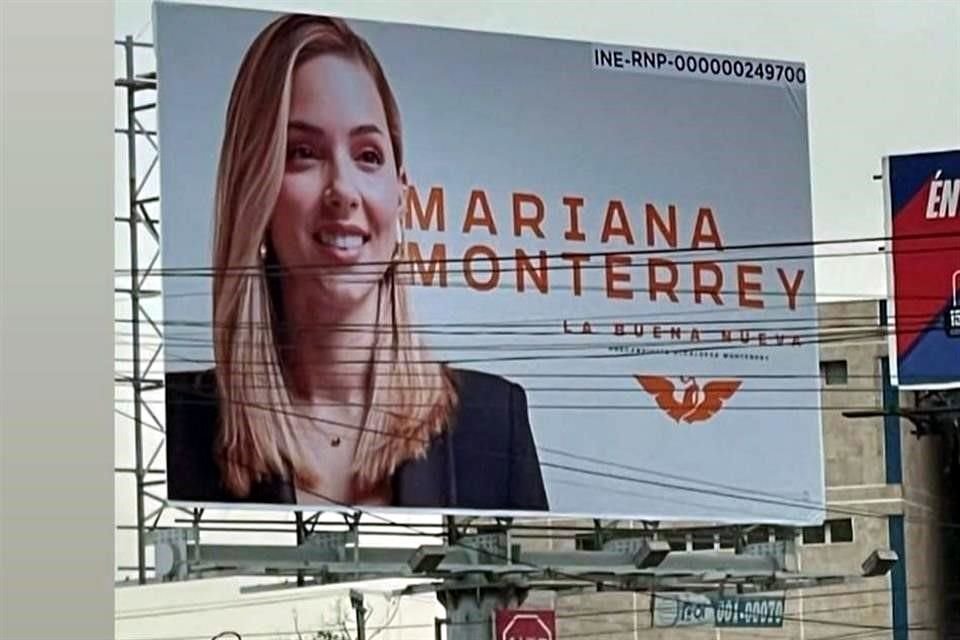 Panorámicos con la imagen de Mariana Rodríguez fueron colocados en la Ciudad.