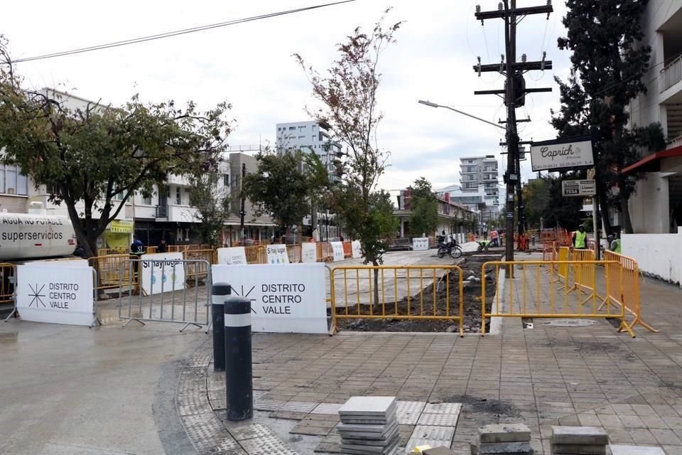 En algunos tramos aún se pueden ver obras inconclusas.