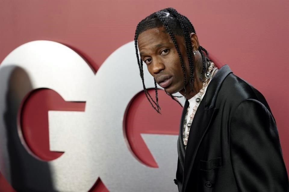 Debido al retraso del avión que lo llevaría de Arabia Saudita a EU, el rapero Travis Scott tuvo que cancelar un show en Chicago.