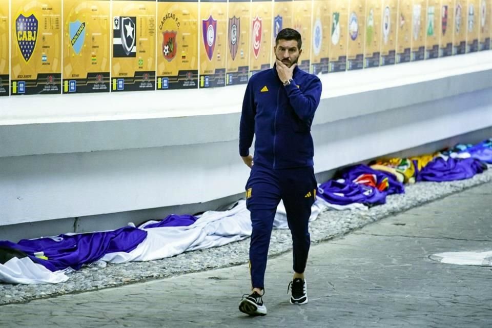 Andre-pierre Gignac llegando al Estadio Azteca para la Final de vuelta ante América.